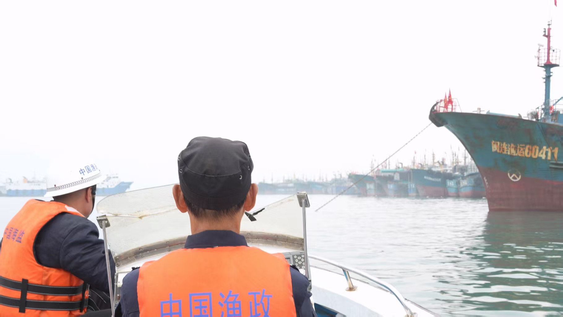 2025年福建海洋伏季休渔专项执法行动全面启动 10693艘渔船进港伏休-图片5