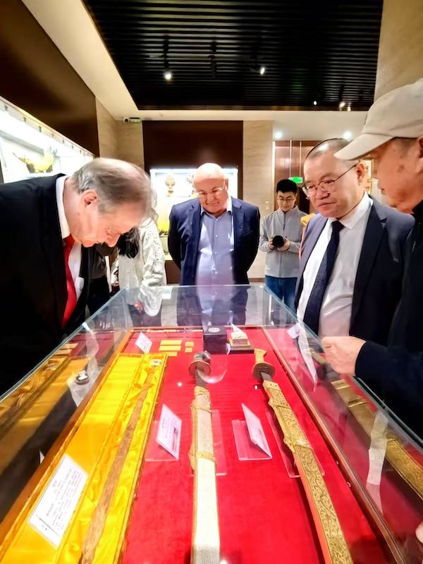 四川省文艺两新人才创新与产业发展孵化园区招商考察座谈会在成都举行-图片5