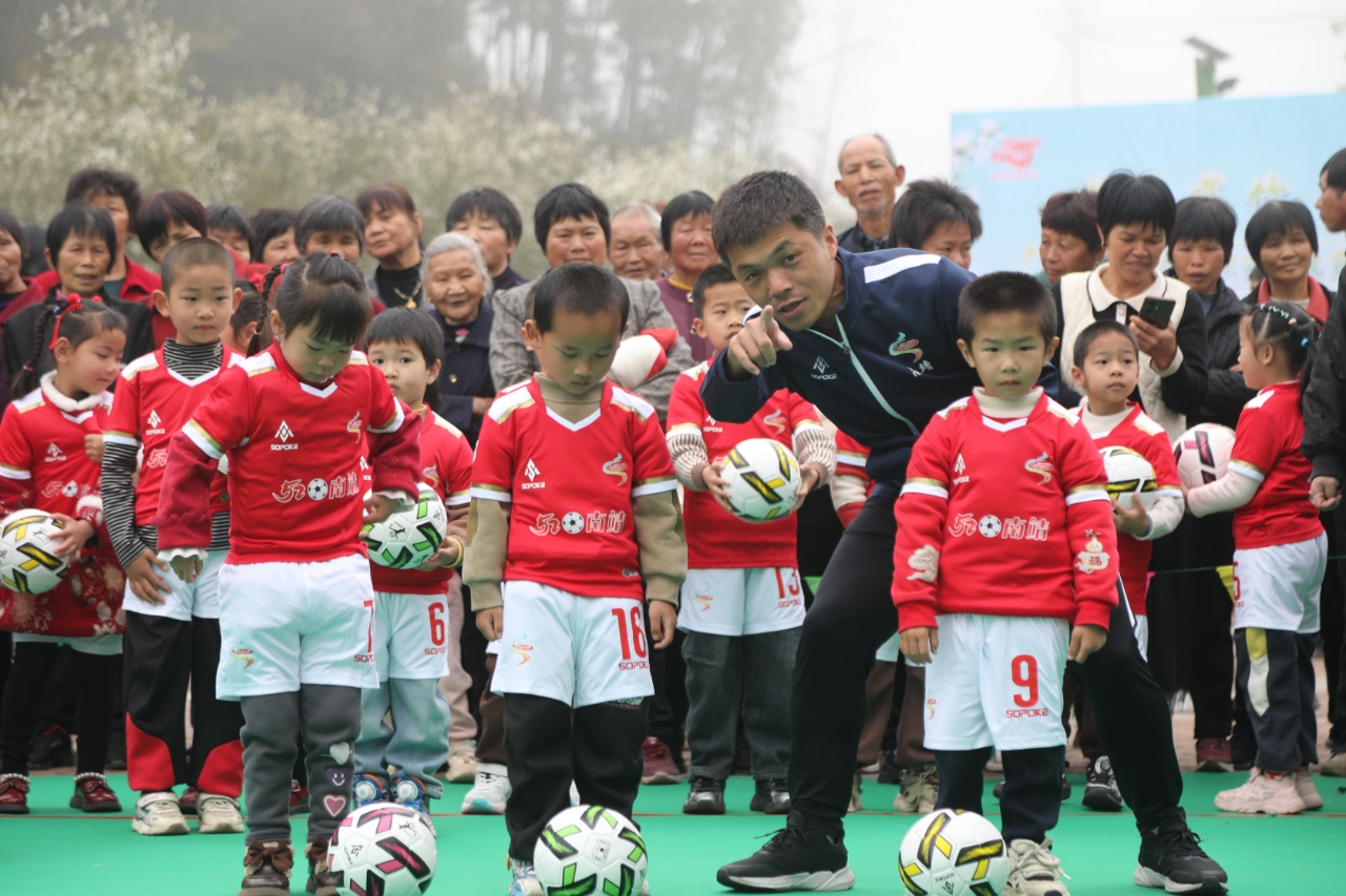 花开葛竹“枳”等你来 文体融合点亮乡村振兴新图景——2026年葛竹村枳实花观赏活动暨农民趣味运动会成功举办-图片1