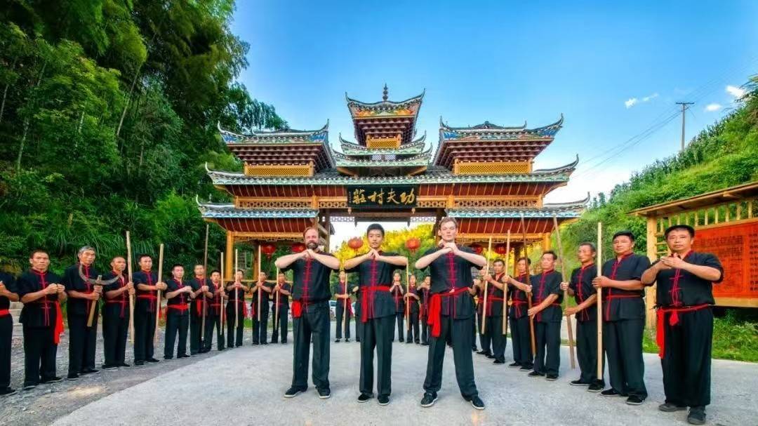 贵州村武天柱县“功夫村”开擂 世界冠军张美煊受聘名誉总教头-图片6