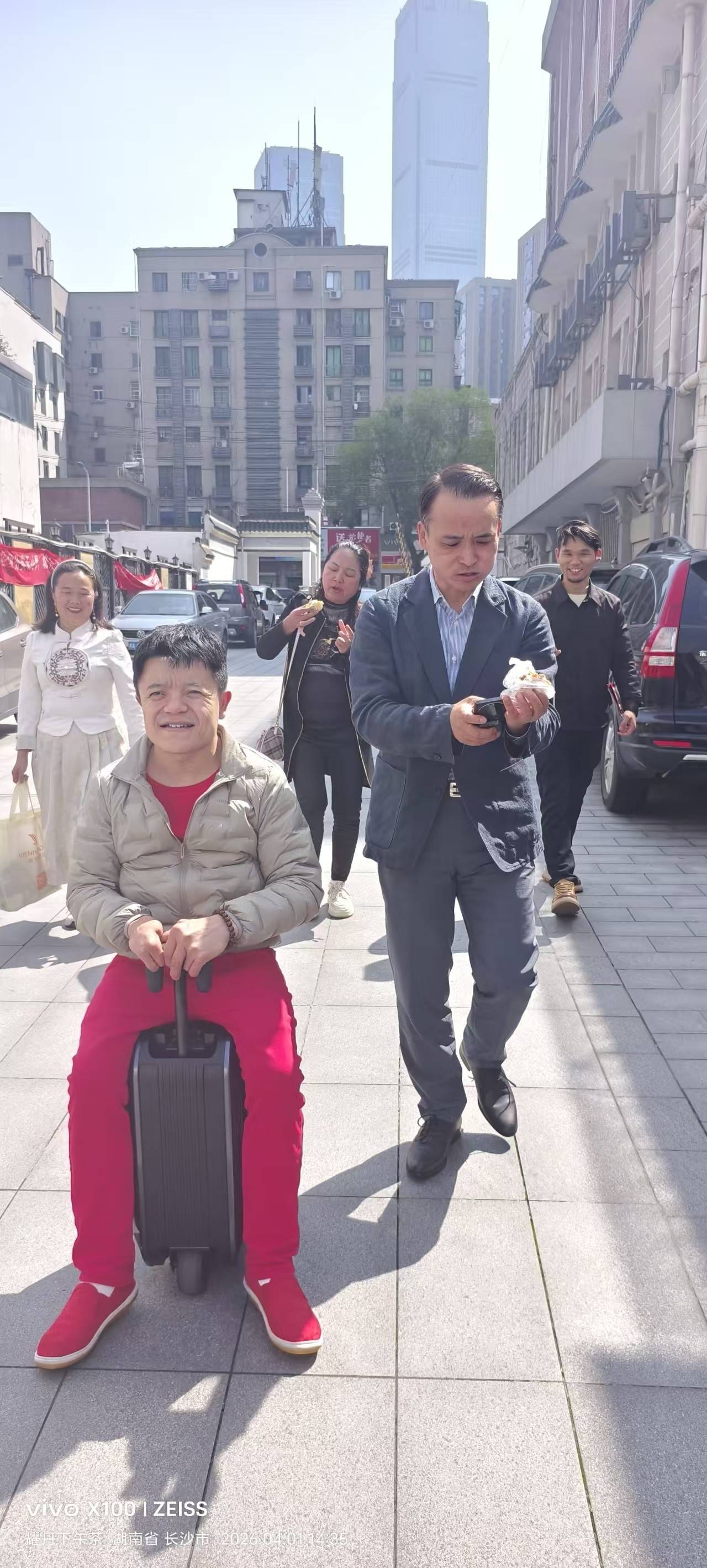 梁耀烽:苦难也有童话 十亿分之一的奇迹-图片7