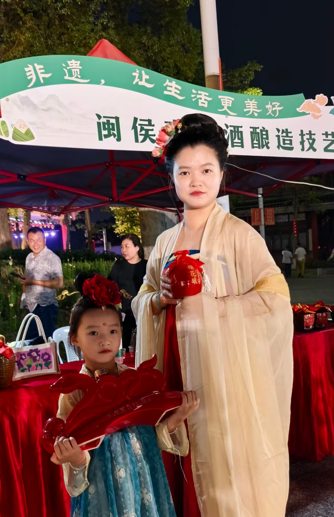 粽叶飘香酒韵长:“乐享端午 探秘遗珍”闽侯非遗盛会 官源里青红酒共绘闽都端午古韵-图片5