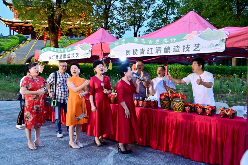 粽叶飘香酒韵长:“乐享端午 探秘遗珍”闽侯非遗盛会 官源里青红酒共绘闽都端午古韵-图片2