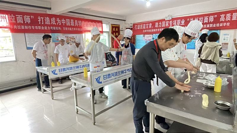 “创业中华·筑梦陇原”2026“侨助千企万品出海”甘肃对接活动暨“一带一路”兰州牛肉拉面合作发展大会在兰州举办-图片12