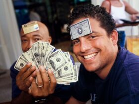 她花25年记录人们对钱和物质的追求，拿下了巴黎摄影奖