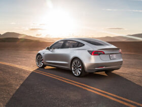 特斯拉Model 3官图公布: 配15英寸大号iPad