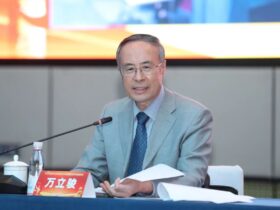 中国侨联召开学习习近平经济思想促进高质量发展侨商座谈会 万立骏出席并讲话