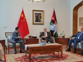 约旦驻华使馆为海南省炎黄文化院颁发世界不同信仰间和谐周活动三等奖奖项