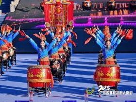 2025广东省非遗彩街大巡游,超900人演绎1.2 公里岭南文化长卷……