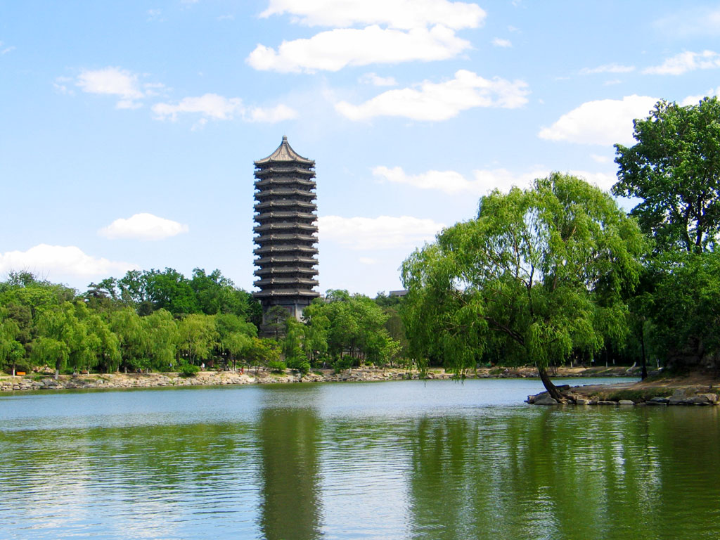 小伙在建筑工地上收到北大录取通知书:正在拌砂浆